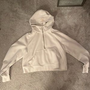 Lululemon Scuba in the color bone